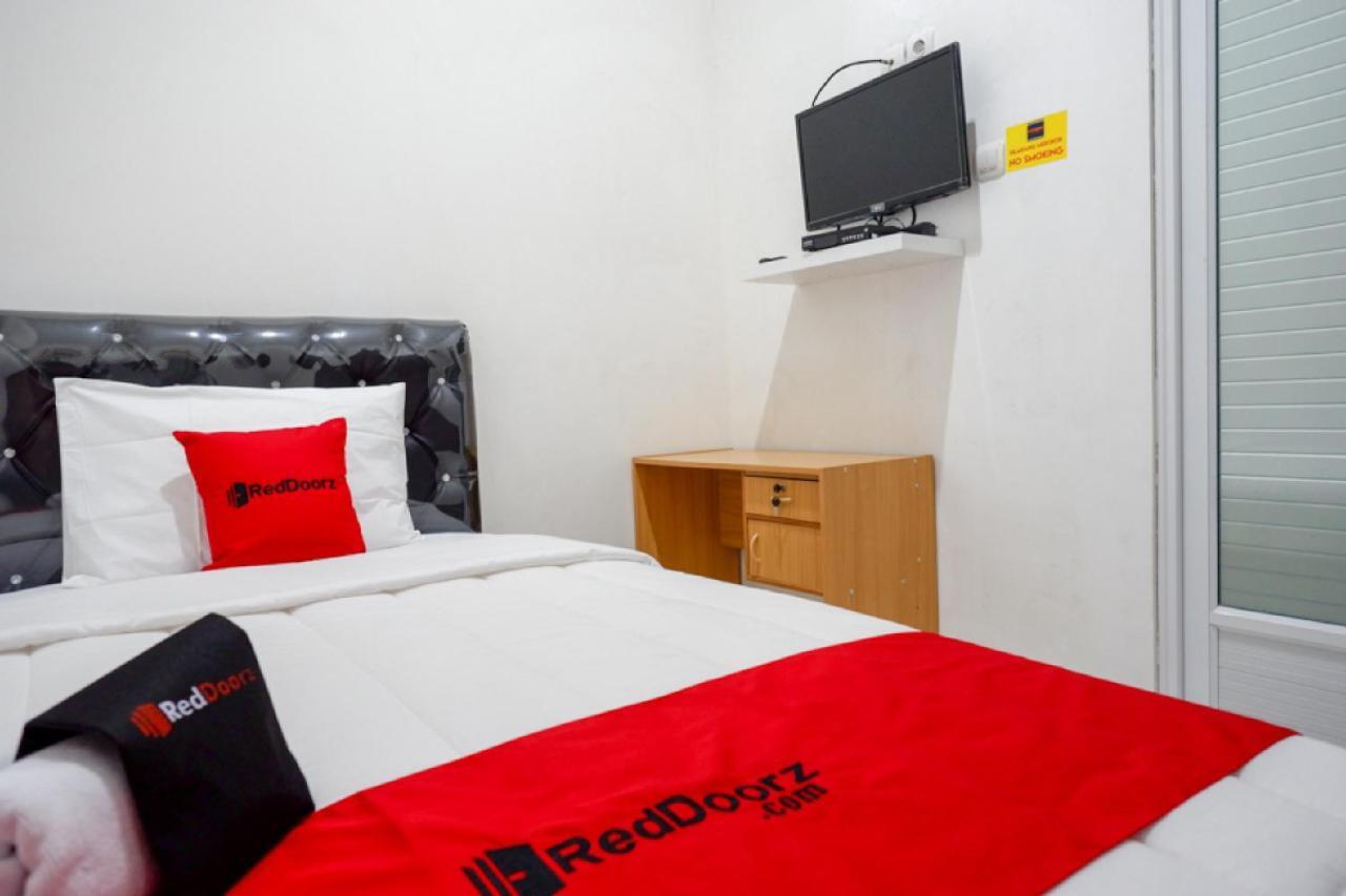 Reddoorz Hostel Near Kota Lama Semarang Luaran gambar