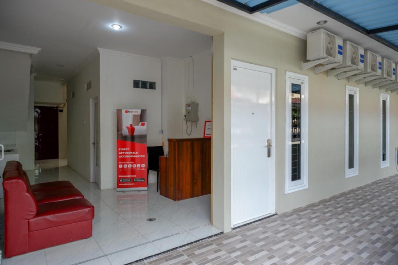 Reddoorz Hostel Near Kota Lama Semarang Luaran gambar