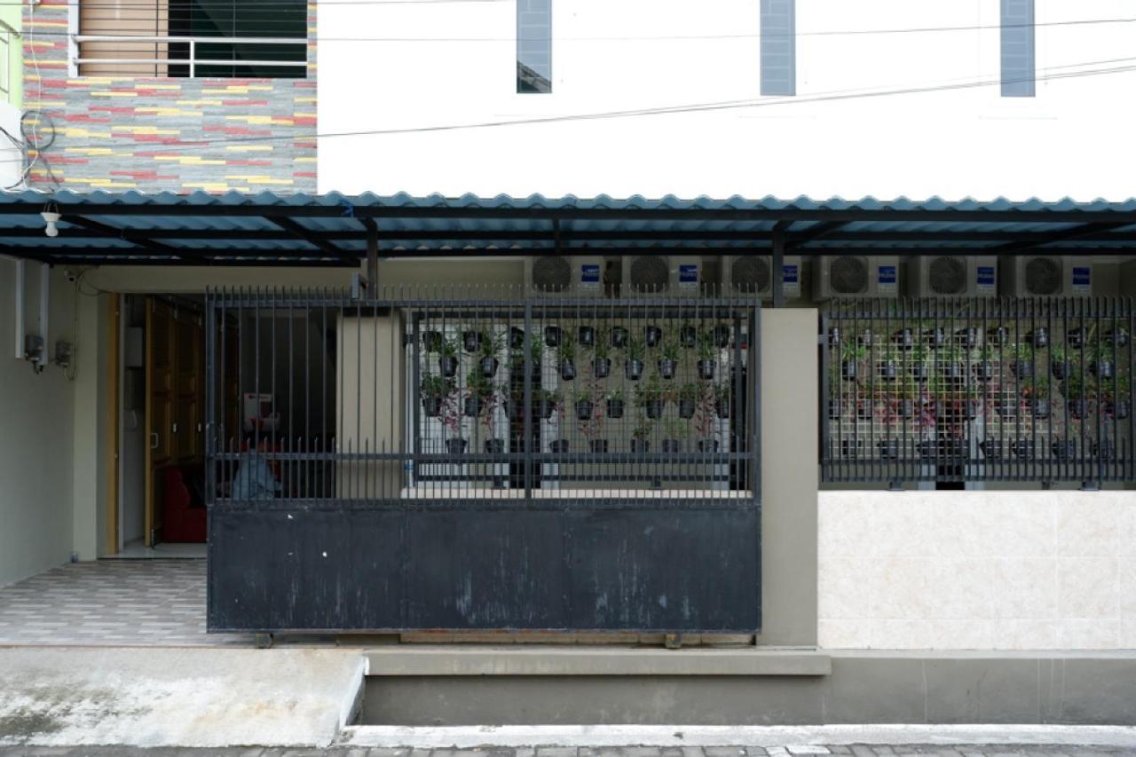 Reddoorz Hostel Near Kota Lama Semarang Luaran gambar