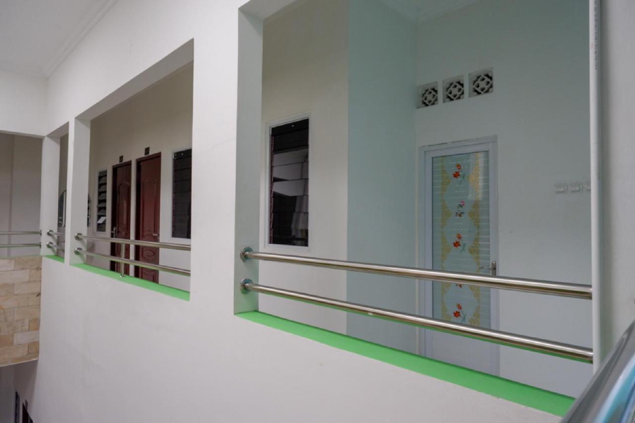 Reddoorz Hostel Near Kota Lama Semarang Luaran gambar