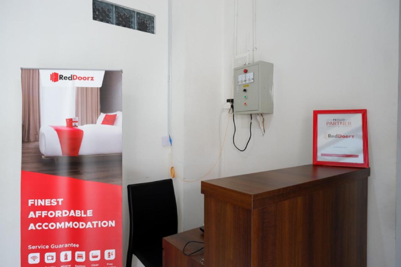 Reddoorz Hostel Near Kota Lama Semarang Luaran gambar