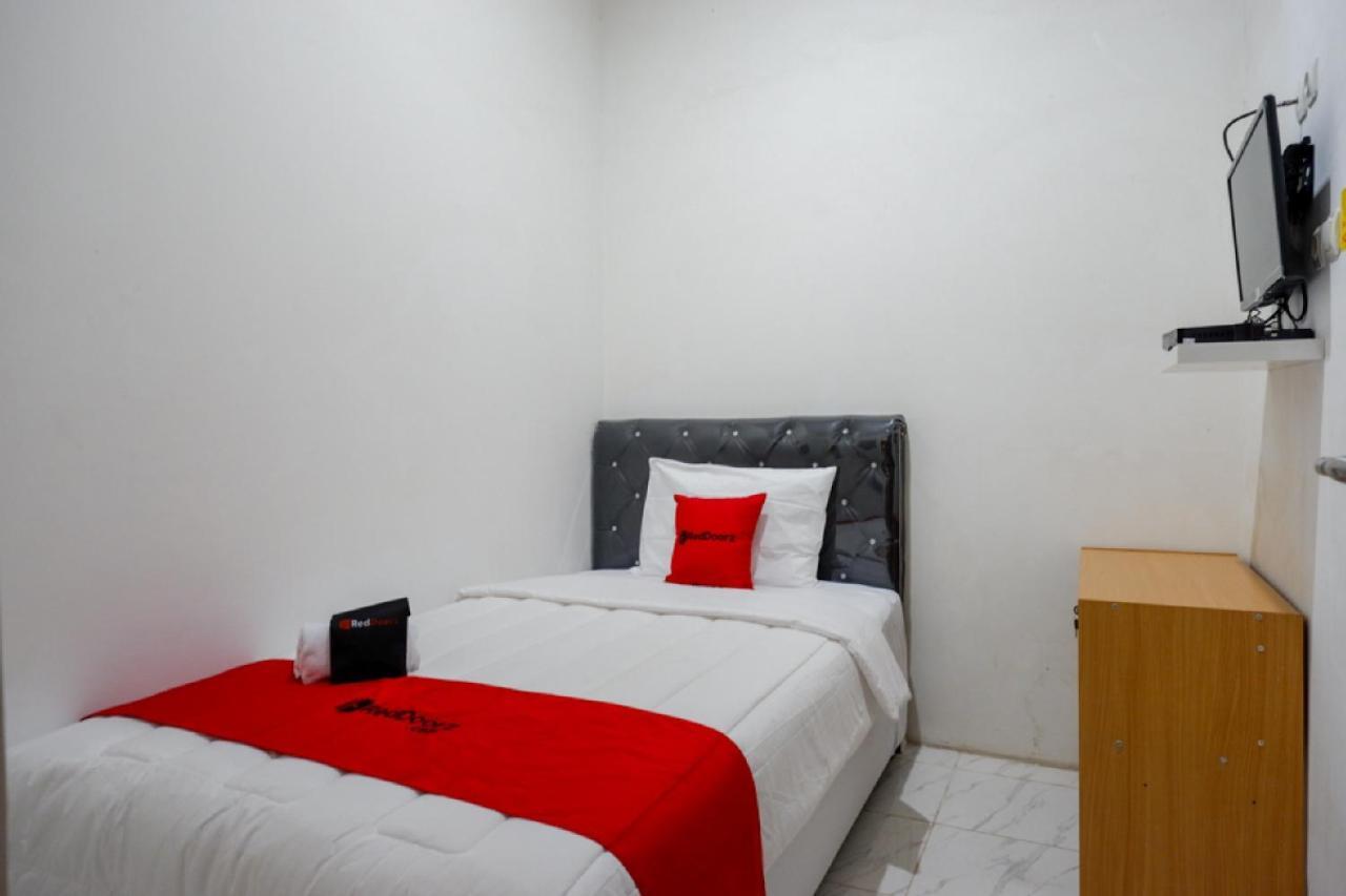 Reddoorz Hostel Near Kota Lama Semarang Luaran gambar