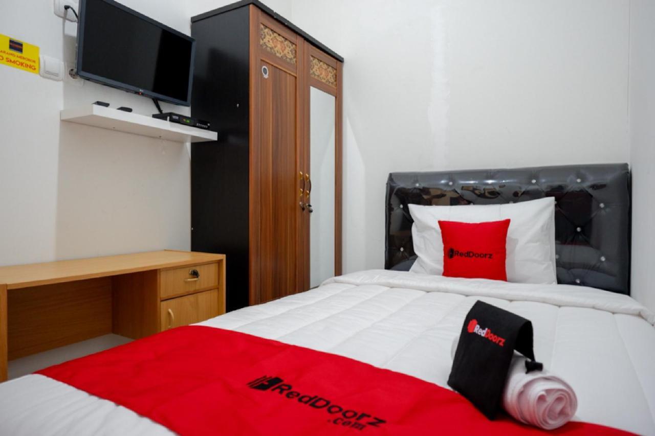 Reddoorz Hostel Near Kota Lama Semarang Luaran gambar