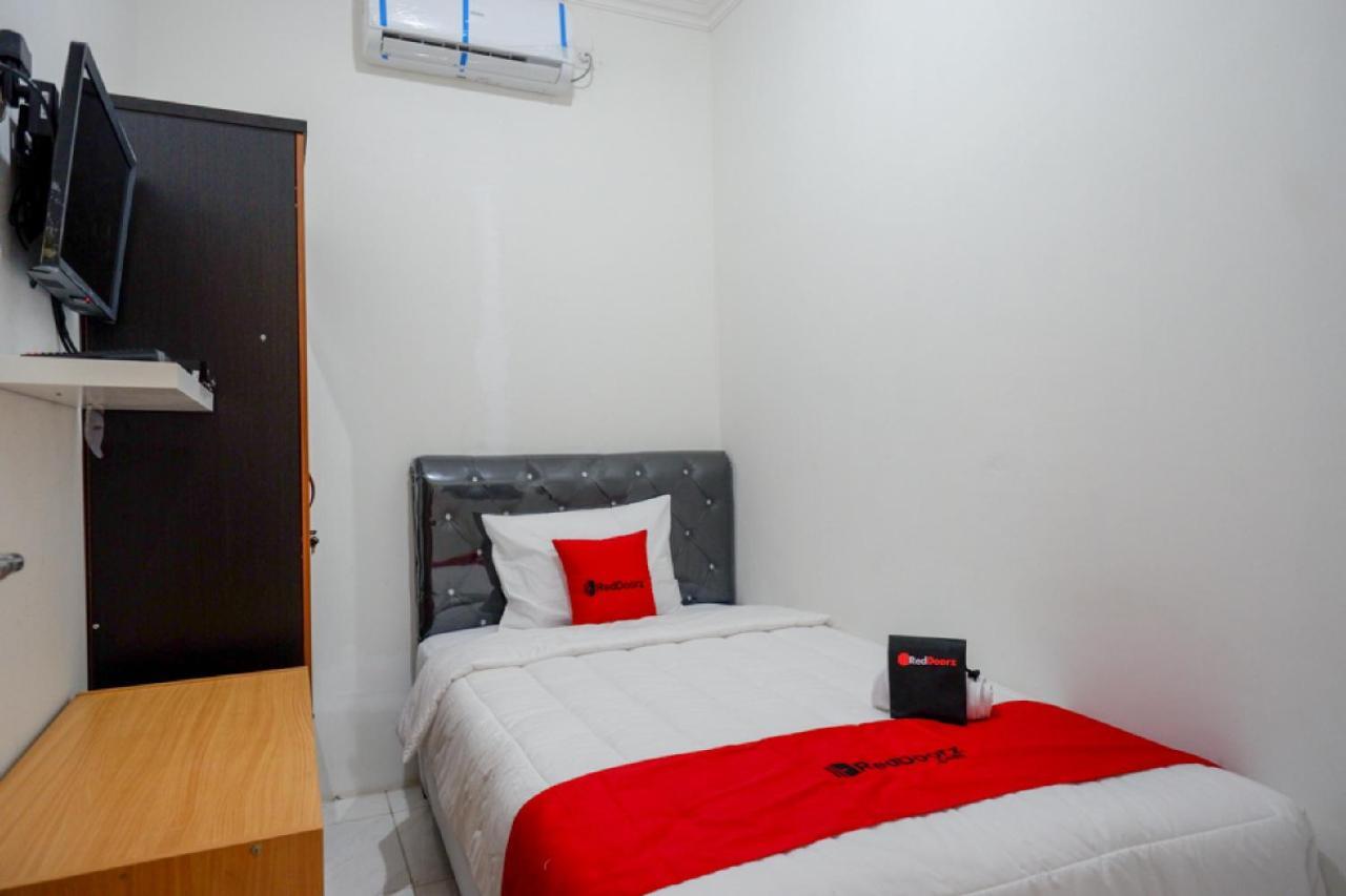Reddoorz Hostel Near Kota Lama Semarang Luaran gambar