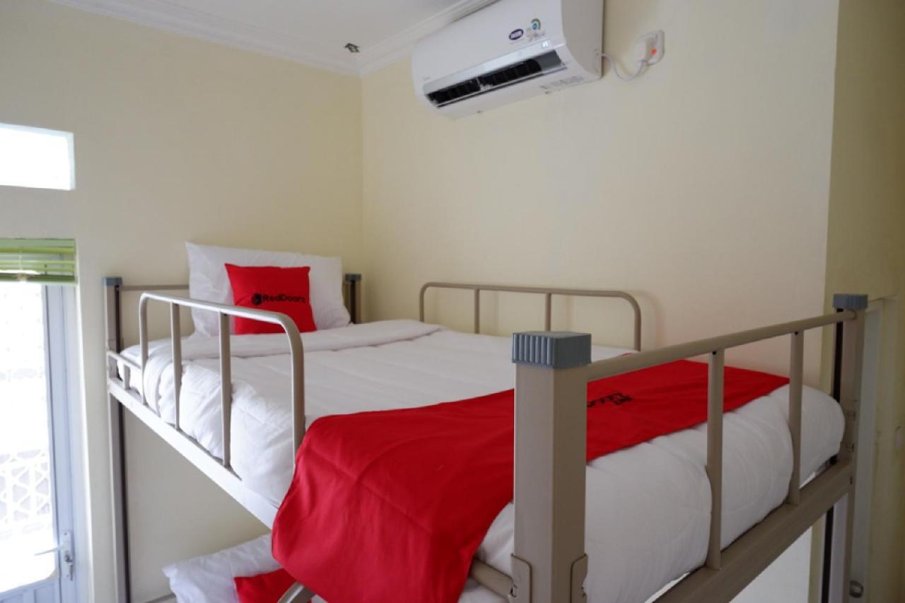 Reddoorz Hostel Near Kota Lama Semarang Luaran gambar