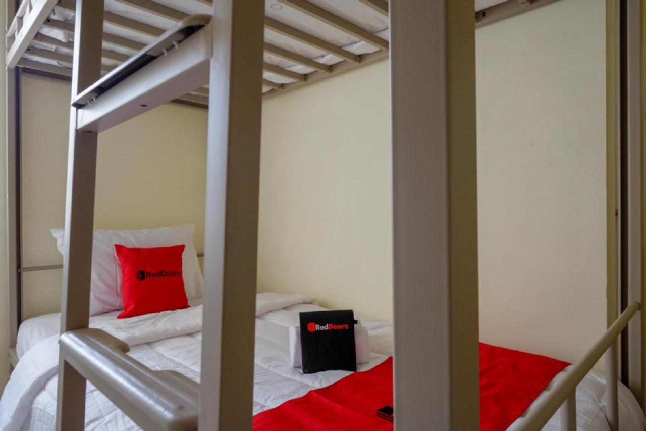 Reddoorz Hostel Near Kota Lama Semarang Luaran gambar