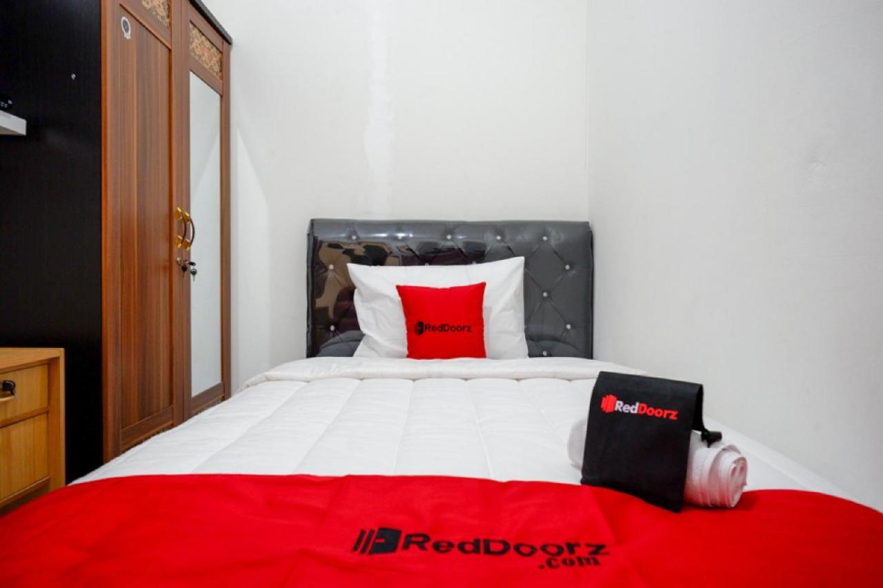Reddoorz Hostel Near Kota Lama Semarang Luaran gambar