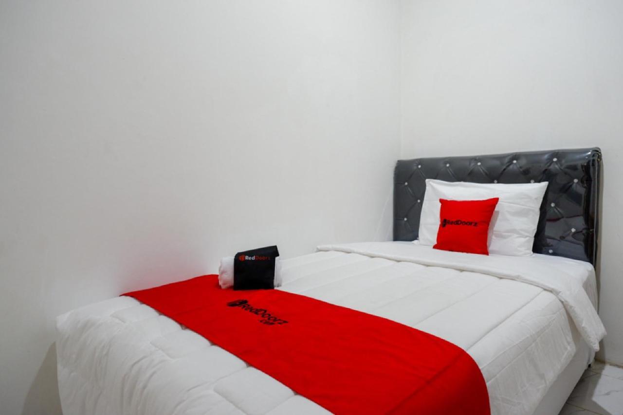 Reddoorz Hostel Near Kota Lama Semarang Luaran gambar