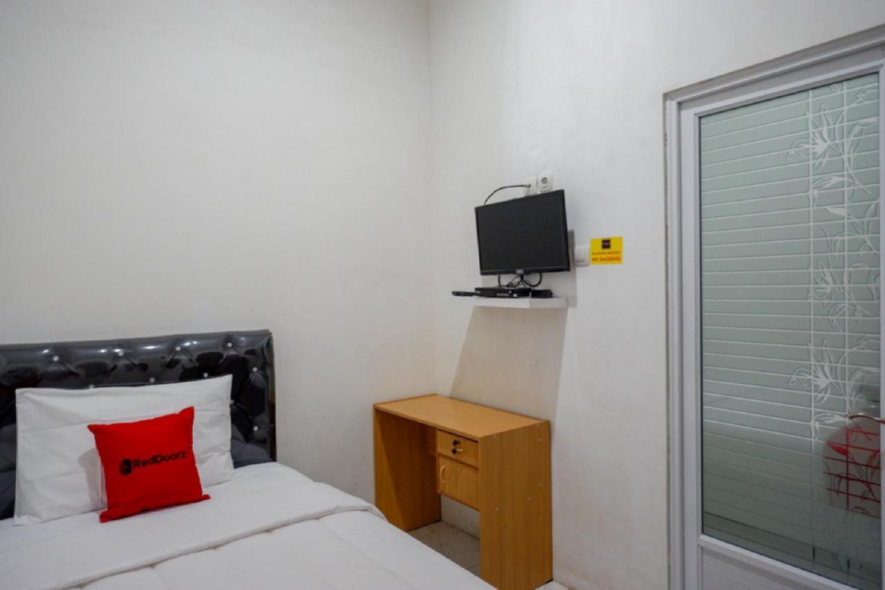 Reddoorz Hostel Near Kota Lama Semarang Luaran gambar