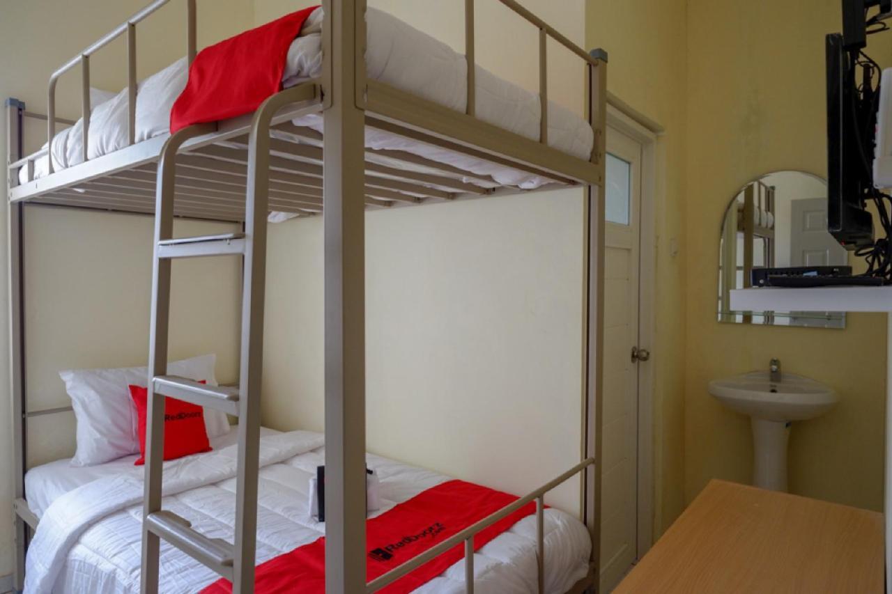 Reddoorz Hostel Near Kota Lama Semarang Luaran gambar