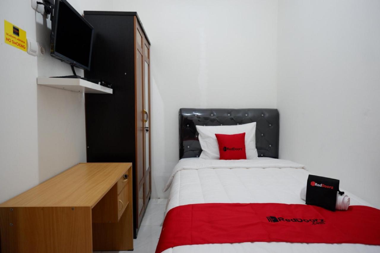 Reddoorz Hostel Near Kota Lama Semarang Luaran gambar